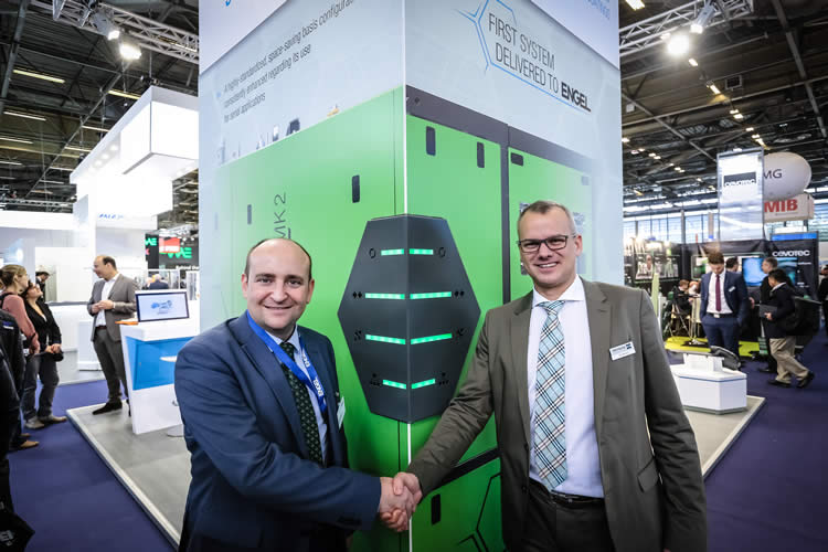 ENGEL Austria GmbH is looking forward to receive of the world's first STREAMLINE MK2 for use in the company's own lightweight construction technology centre. From left to right: Matthias Mayr (Head of ENGEL Composite Systems), Jens Winiarz (Head of Composites & Advanced Applications, Hennecke GmbH) ENGEL Austria GmbH is looking forward to receive of the world's first STREAMLINE MK2 for use in the company's own lightweight construction technology centre. From left to right: Matthias Mayr (Head of ENGEL Composite Systems), Jens Winiarz (Head of Composites & Advanced Applications, Hennecke GmbH)