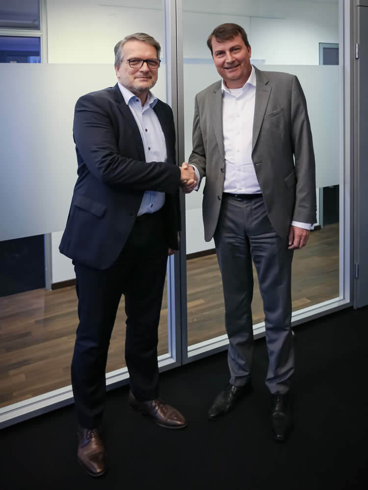 L to R: Thomas Wildt (CEO Hennecke Group), Dr. Christof Bönsch (CEO FRIMO Group)
