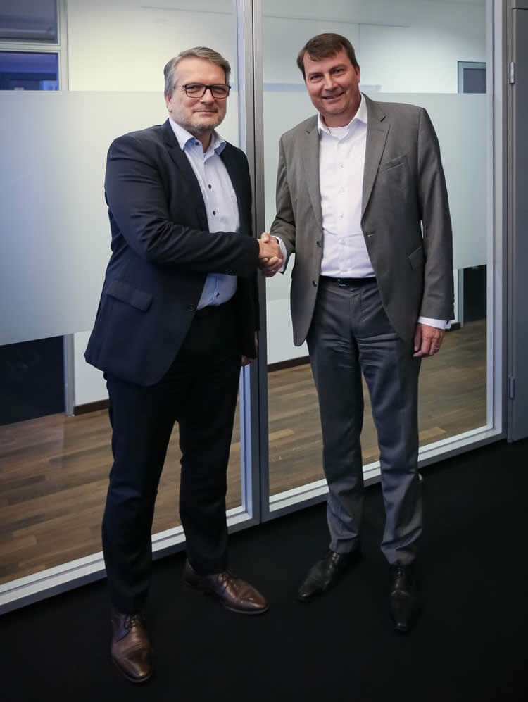 L to R: Thomas Wildt (CEO Hennecke Group), Dr. Christof Bönsch (CEO FRIMO Group) L to R: Thomas Wildt (CEO Hennecke Group), Dr. Christof Bönsch (CEO FRIMO Group)